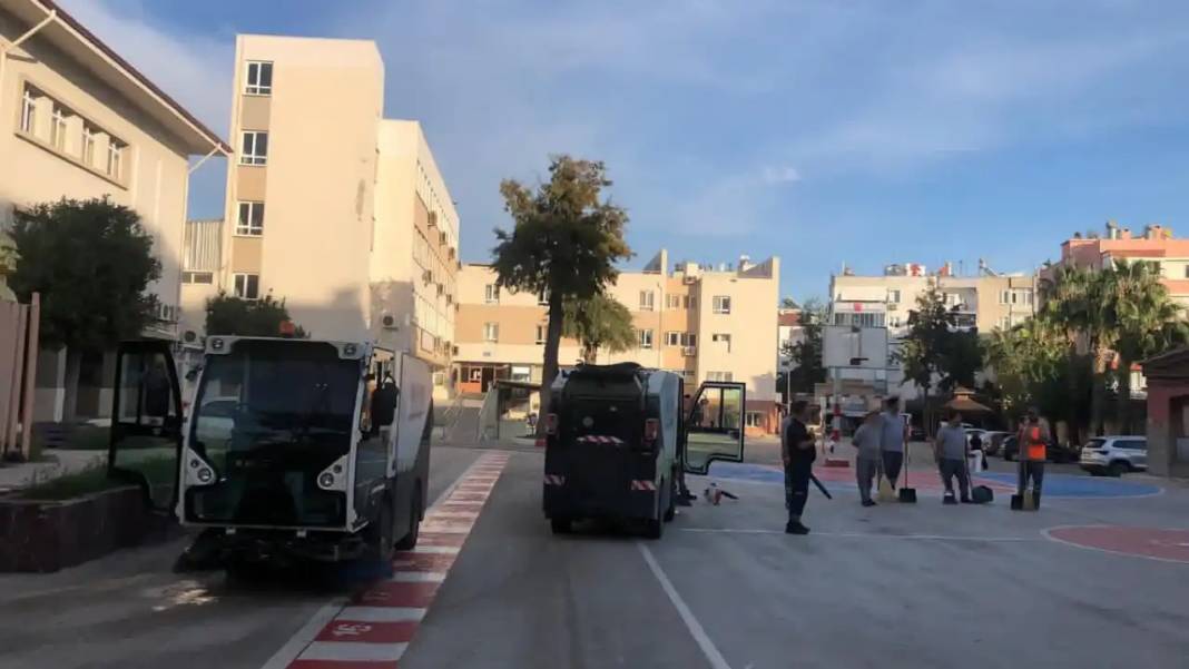 Tarihi Antalya Lisesi’nin Bahçesi Tertemiz Oldu 3
